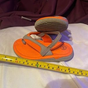 🦋0042 Winder Nation sandals, size 7/8🦋